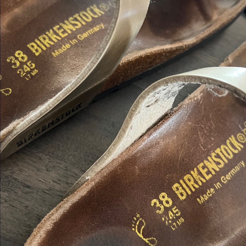 ๐ 1 hour sale. Birkenstock, size 38 EU (7.5 US) Gold Shimmer and Tan sandals - Picture 9 of 9